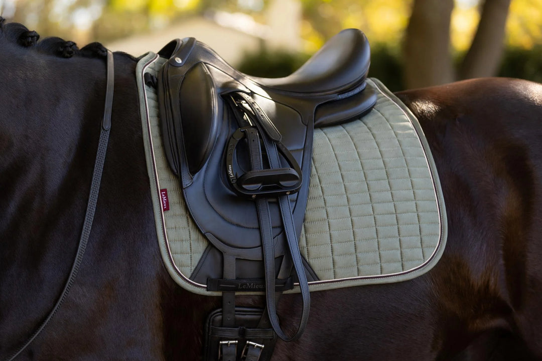 LeMieux Classique Suede Square dressurunderlag