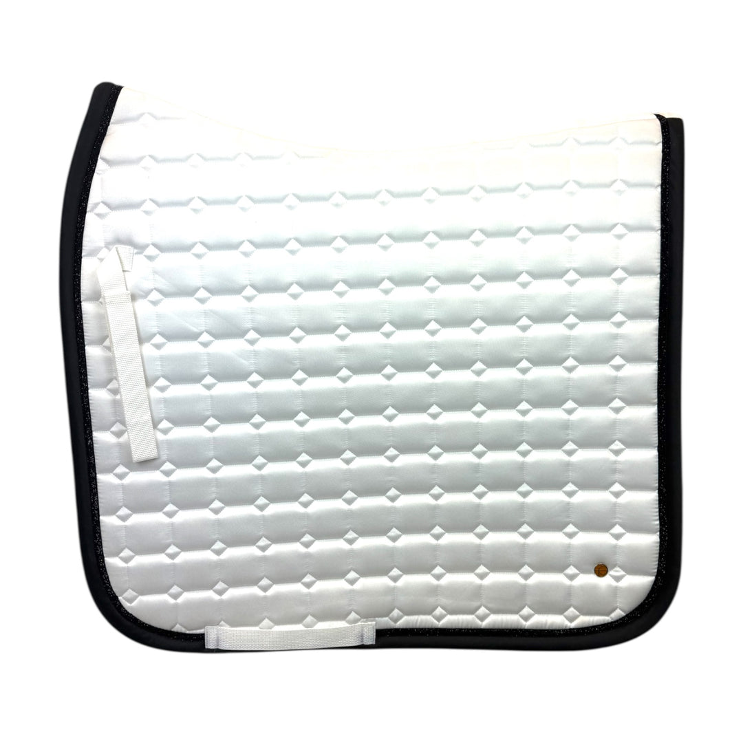 Hvidt underlag med glimmerkant