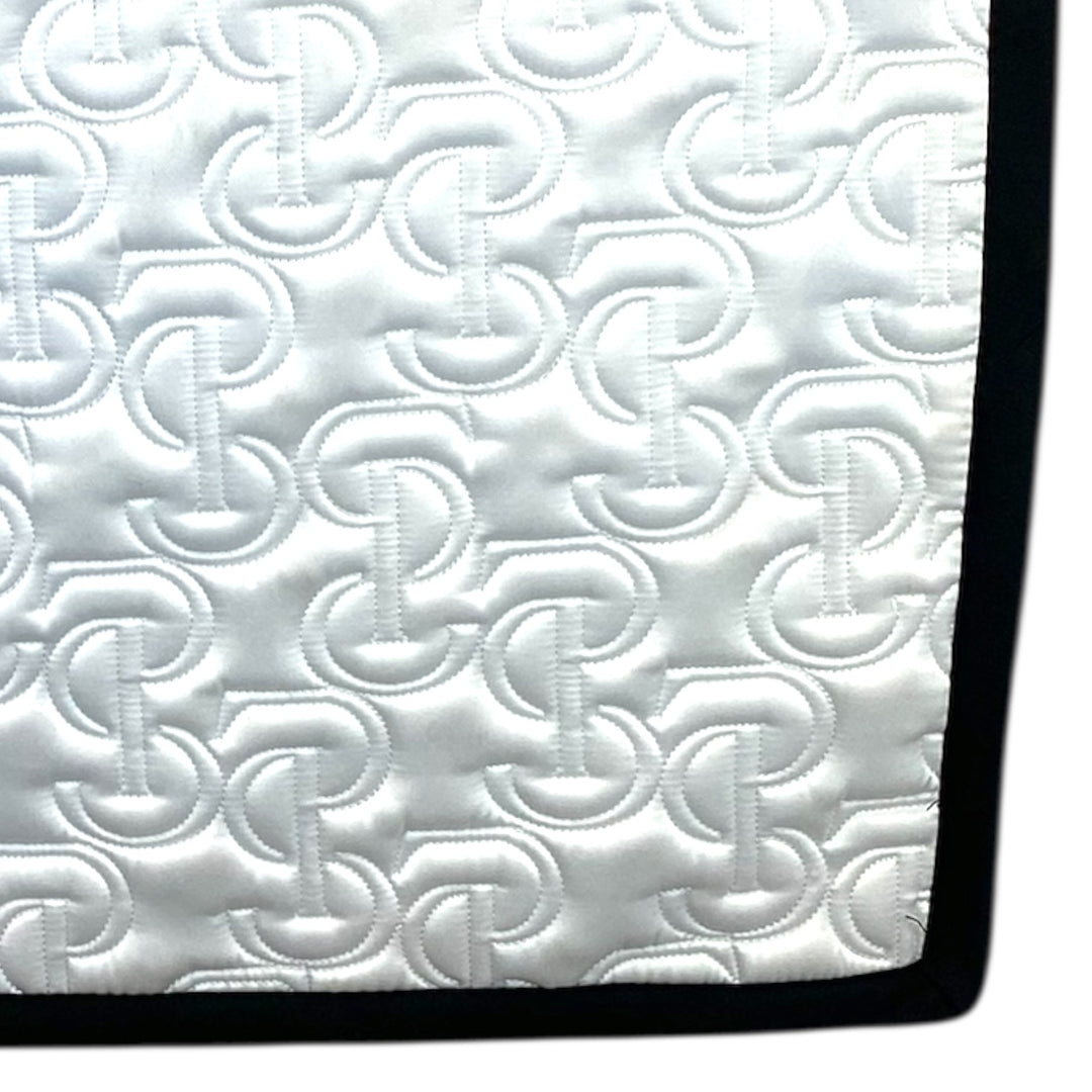 Ps of Sweden Big Logo Quilt dressurunderlag med pude
