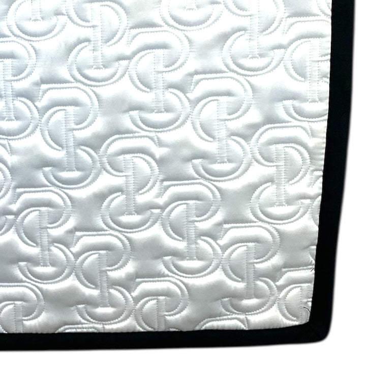 Ps of Sweden Big Logo Quilt dressurunderlag med pude